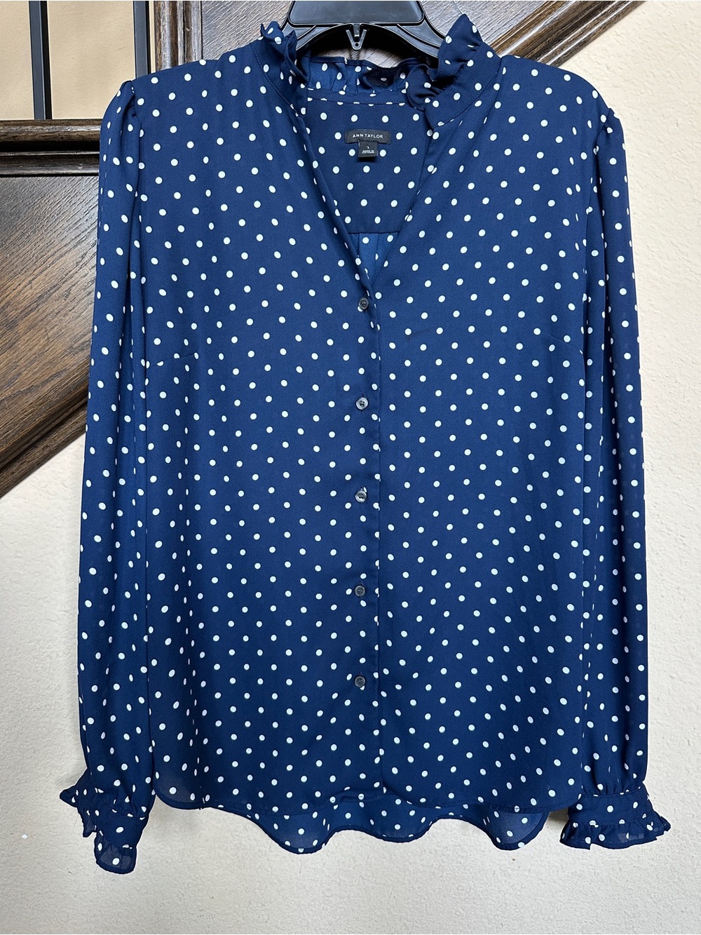 Ann Taylor Polka Dot Navy White Blouse Top Ruffle Neckline Long Sleeve Large L